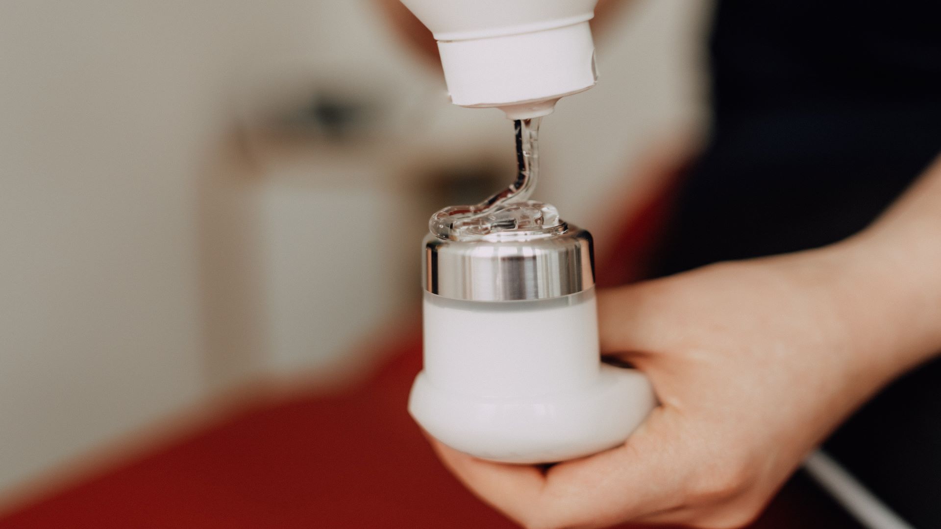 Flasche mit Ultraschallgel für Physikalische Therapie